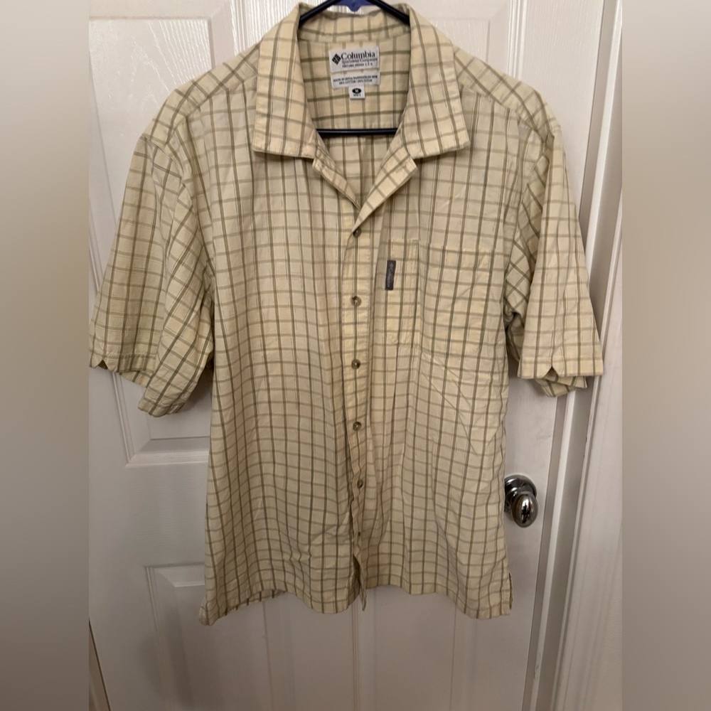Columbia Men's Beige Checkered Button Down Shirt Size Medium
